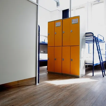 Shelter Jordan Christian * Άμστερνταμ